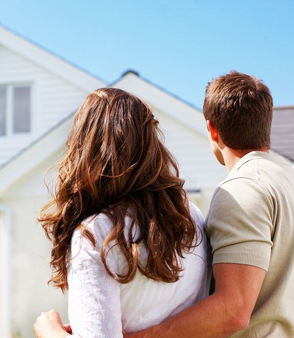 couple looking at white house